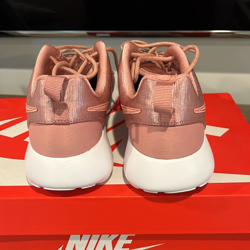 Nike Rust Pink Sneakers - Picture 4 of 8